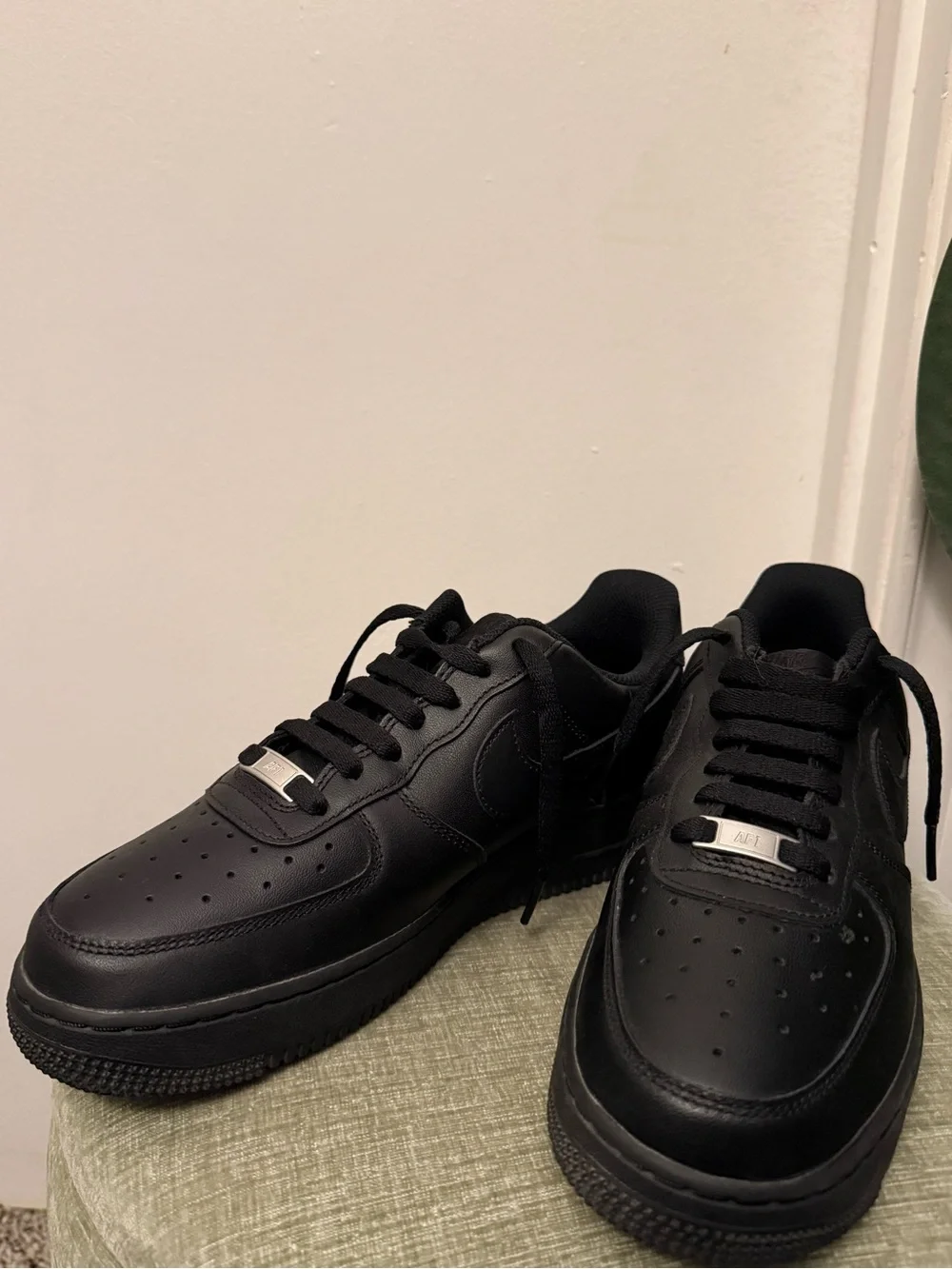 NEW Nike Air Force Triple Black: Women’s Size 8.5-Men’s 7 (DD8959-001)